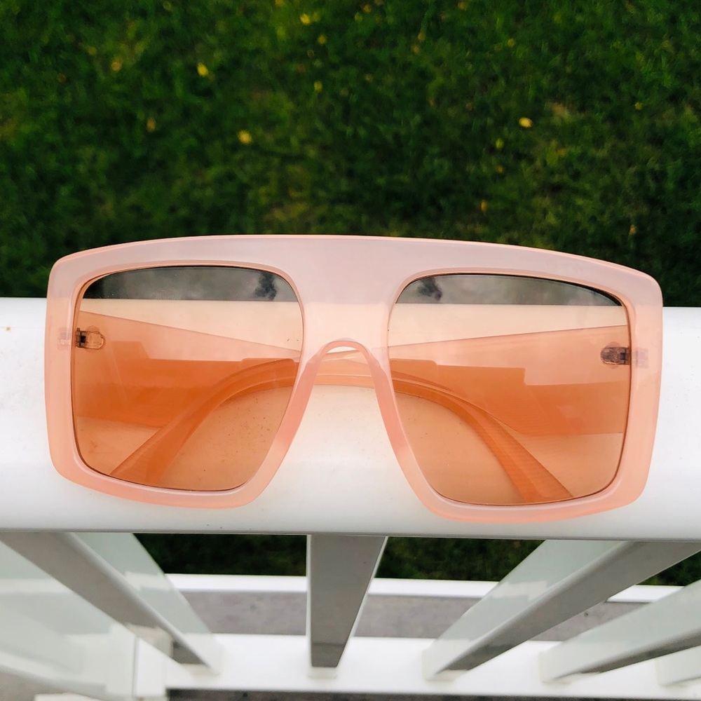 Oversized Shades - Picture 4 of 8